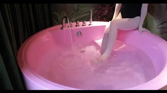 Suffocation Fun in the Tub