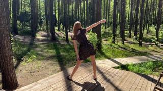 Exposing thong in the great outdoors