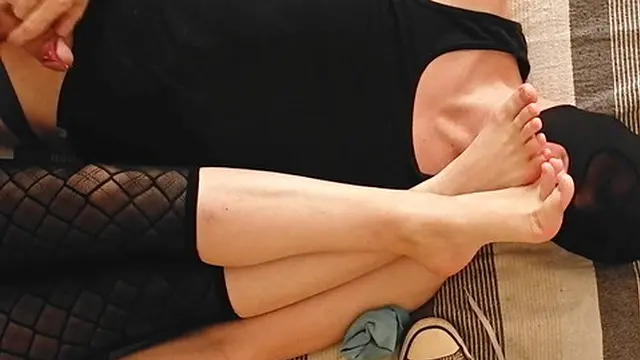 husband worships Bunny′s dirty feet with passionate licks