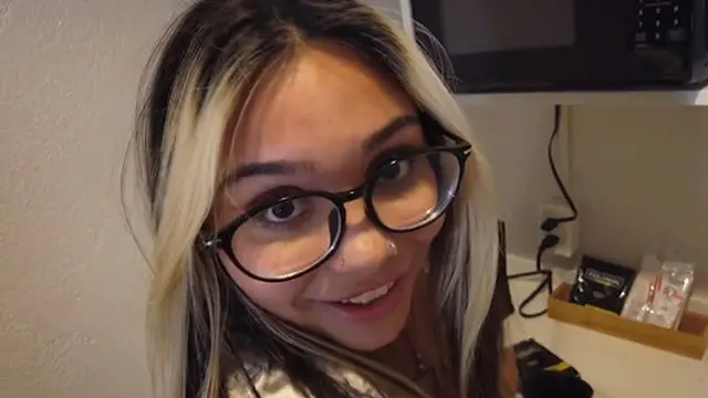 Sultry busty beauty pleases his small pole with a hand job and fellatio😜