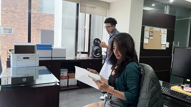 Office boredom led me to sneakily jerk off beside my grieving buddy