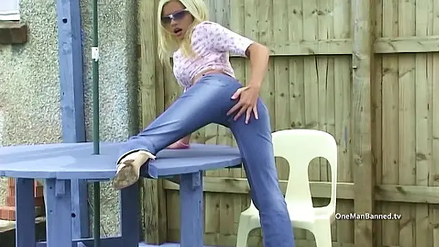 Jug filling her tight jeans