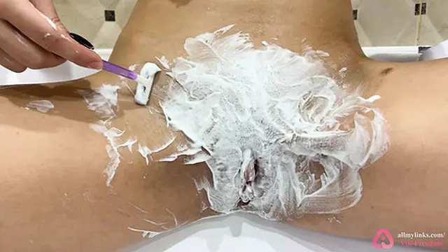 Close-up pussy🌮️ shaving! Gorgeous blonde with natural tits! POV!