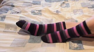 A filthy solo toe-licking session
