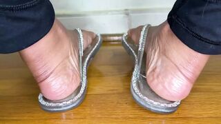 Momma's sole desire is to play footsies in her high heels on bare feet