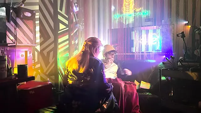 STEP hunk TEASER TALE WITH LIGHT TOUCHES