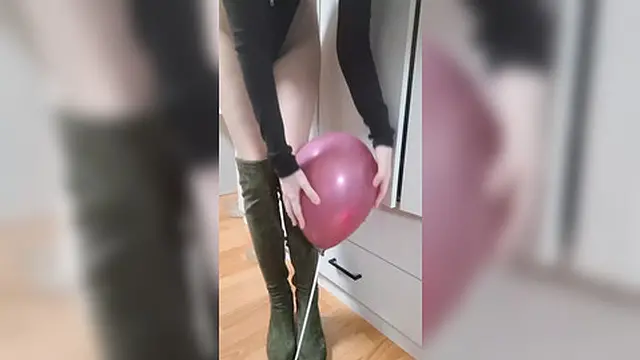 Balloons with Mistress Elza Kom