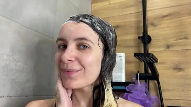 Submissive teen girlfriend begs for a shower🚿 fuck