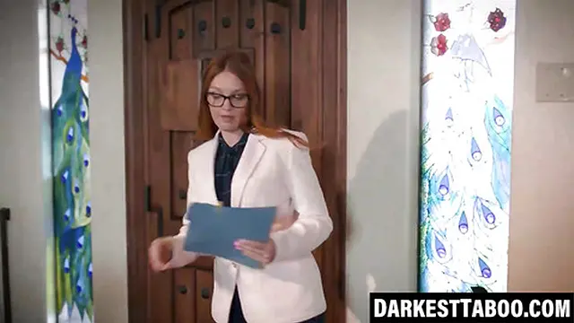 Thick Leana Lovings tempts teacher to sample his cock🌭