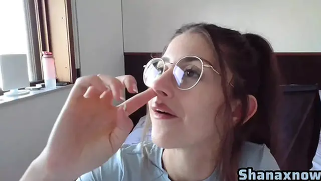 Shanaxnow nose fetish eats boogers &mdash;  presses nostrils &mdash;  moans loudly