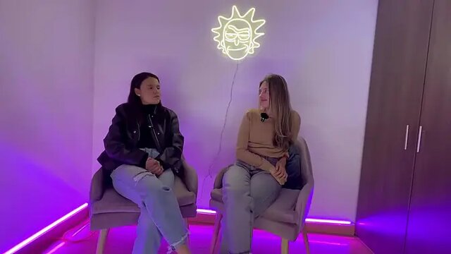 Scarlett and Chanel: Hot girls exploring sexy fetishes