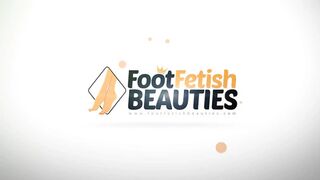 Inked Brunette Self Suck Her Toes While Masturbating