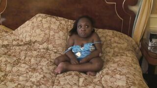 Ebony midget gets sprayed on her belly