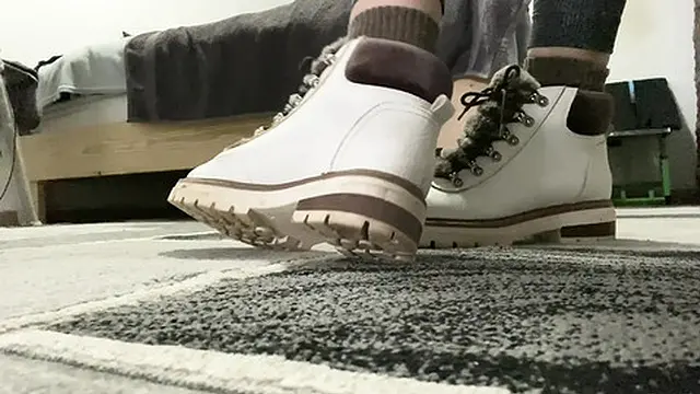 Smelly Feet and Toes after walking in BOOTS